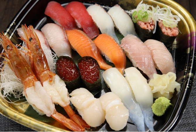 生にぎり寿司盛り合わせ（２～３名様）本マグロなしの画像1