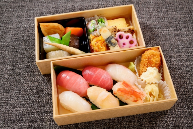 【New】贅沢小箱（にりぎ弁当　特上）二段重