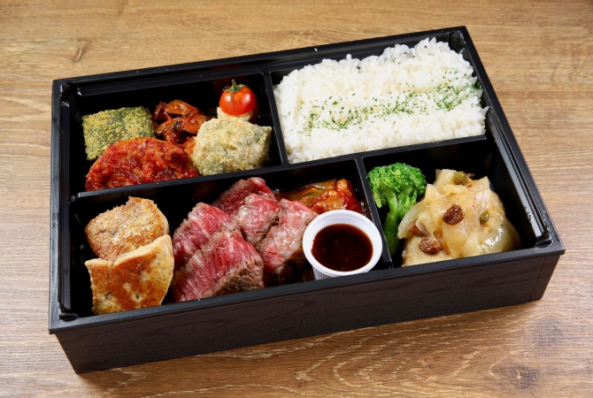 【NEW】和牛ステーキ～フォアグラの西京味噌漬け添え～（トリュフ醤油ソース）