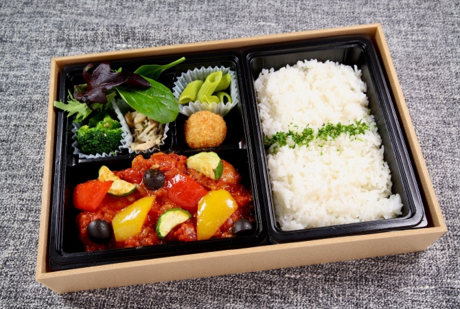 【New】鶏モモ肉と彩り野菜のトマト煮込み～プロヴァンサル～の画像1