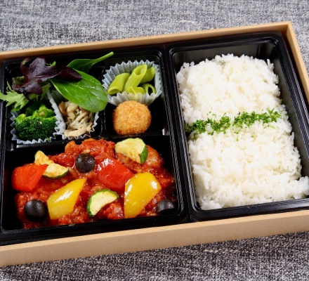 【New】鶏モモ肉と彩り野菜のトマト煮込み～プロヴァンサル～