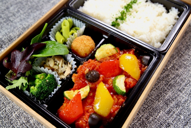 【New】鶏モモ肉と彩り野菜のトマト煮込み～プロヴァンサル～の画像2