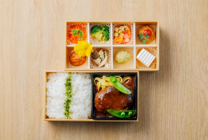 【2026NEW】仙台牛の煮込みハンバーグ(二段重）の画像2