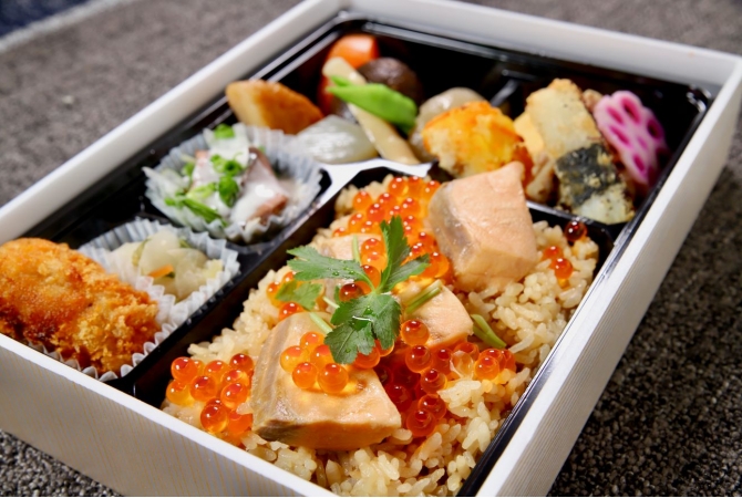 はらこ飯　御膳（長方形型）の画像3